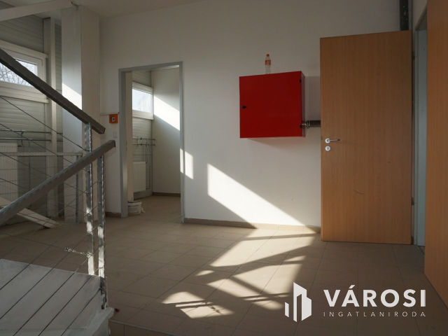 Közel 1000 nm-s ipari csarnok Nagykanizsán