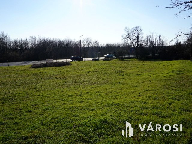 Lakóövezeti telek Vonyarcvashegy fő utcáján!