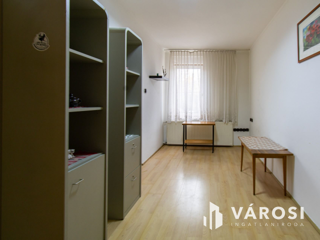 ELADÓ ipari ingatlan 4 db lakással és 2 db műhellyel!