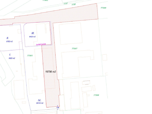 Hódmezővásárhelyen ipari övezetben csarnokok.