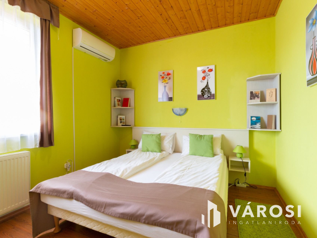 Eladó 6 lakásos családi ház Siófokon