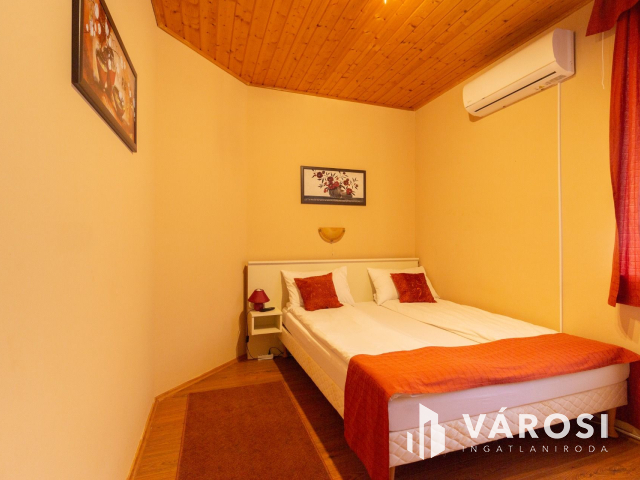 Eladó 6 lakásos családi ház Siófokon