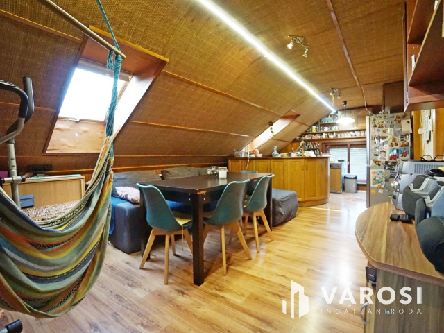 Két lakásos családi ház teljes szuterénnel eladó