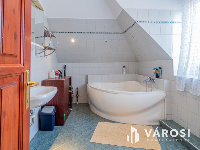 Bejáratott étterem, panzió és rendezvényhelyszín eladó!