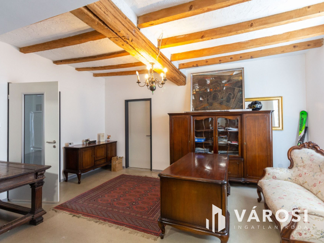 Családi ház és  telephely egyben.