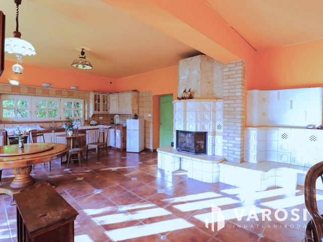 Befektetési lehetőség Vállalkozásra alkalmas 2 szintes ház