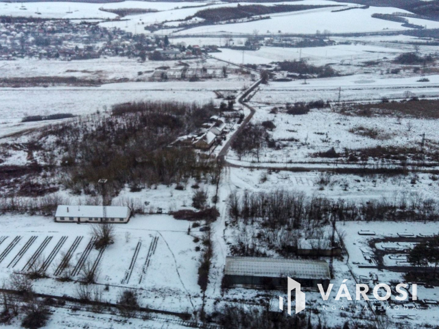 10,7 hektár ipari terület, épületekkel eladó Bátonyterenyén!