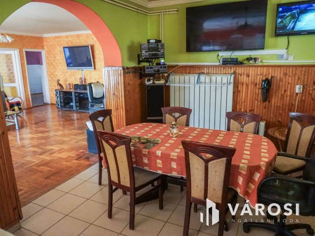 Remek családi ház Üröm legszebb részén!