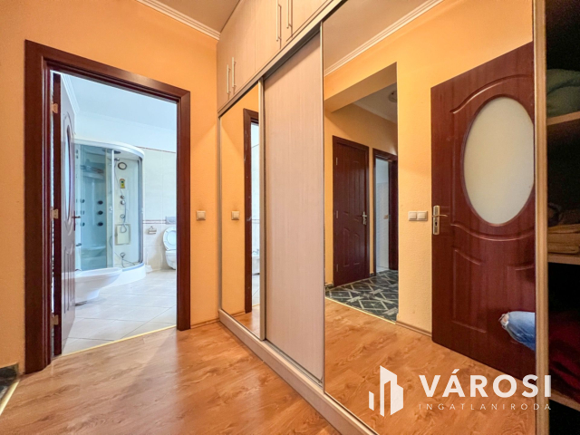 Baglyasalja elején, újszerű családi ház eladó!