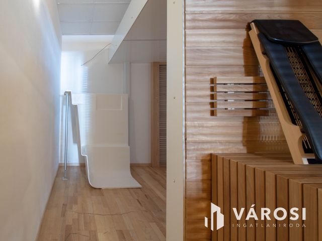 Forgalmas útvonalon 178 m2-es, igényesen felújított ingatlan