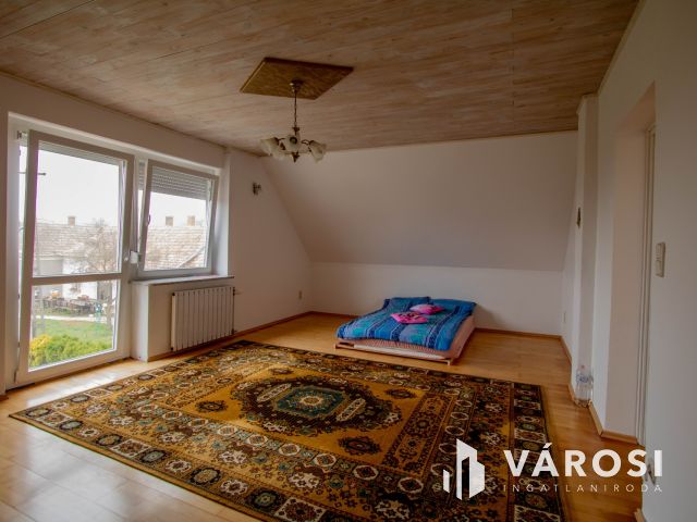 Lentihez közel, kiváló lehetőséggel rendelkező ház eladó!