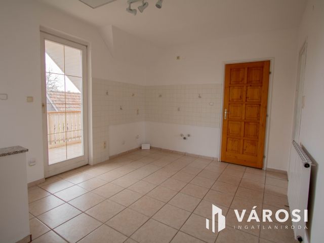 Lentihez közel, kiváló lehetőséggel rendelkező ház eladó!