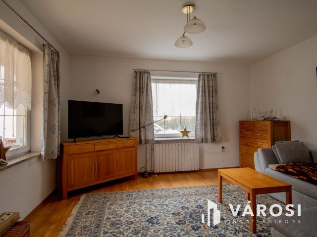 Lentihez közel, kiváló lehetőséggel rendelkező ház eladó!