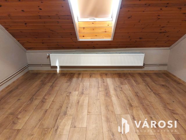 Felújított 4szobás családi ház,mellette kiadható ingatlannal