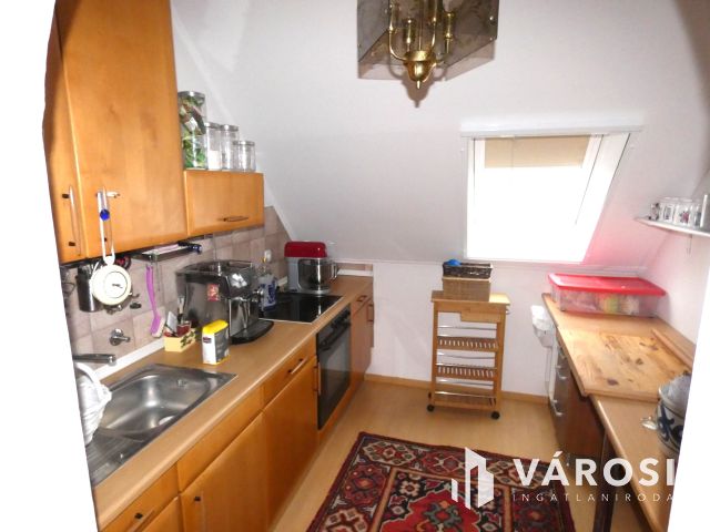 Nagy ház most még jó áron eladó a Balatonhoz közel