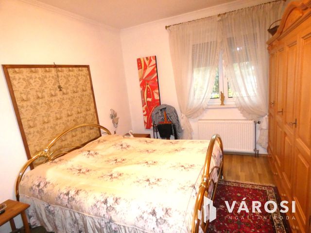 Nagy ház most még jó áron eladó a Balatonhoz közel