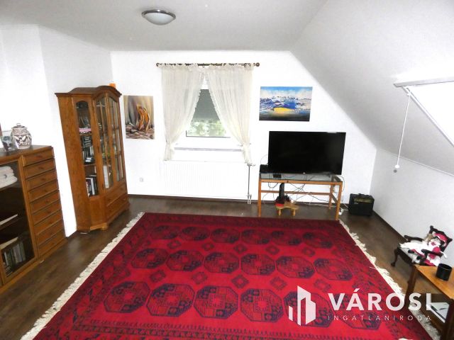 Nagy ház most még jó áron eladó a Balatonhoz közel