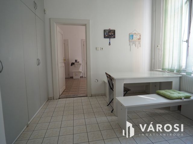 Kiadó lehetőségekben gazdag ingatlan a Belvárosban