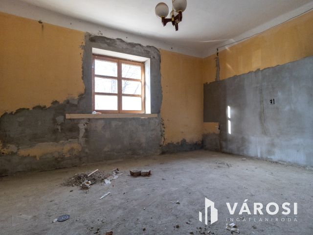 Felújítás alatt álló ház Jaminában, kiváló elhelyezkedéssel