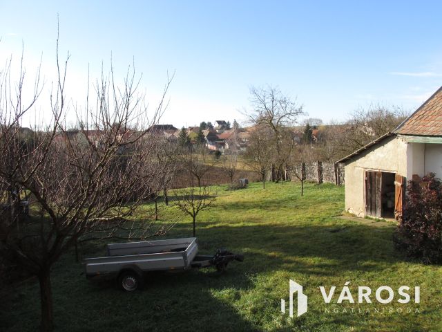 Családi ház csendes helyen két lakrésszel