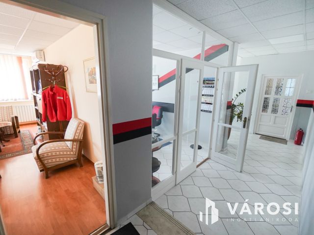 Többfunkciós üzlethelyiség Vértesszőlősön!