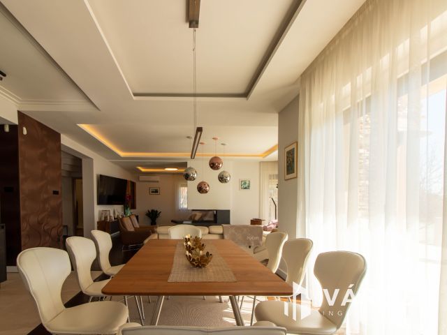 Mediterrán luxusvilla Érd Fenyves-Parkvárosban