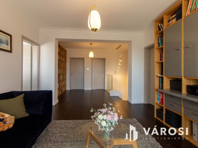 Mediterrán luxusvilla Érd Fenyves-Parkvárosban