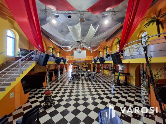 Működő DISCÓ épület, autószerelő műhely, telephely egyben