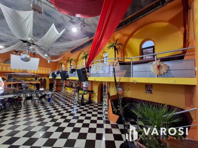 Működő DISCÓ épület, autószerelő műhely, telephely egyben