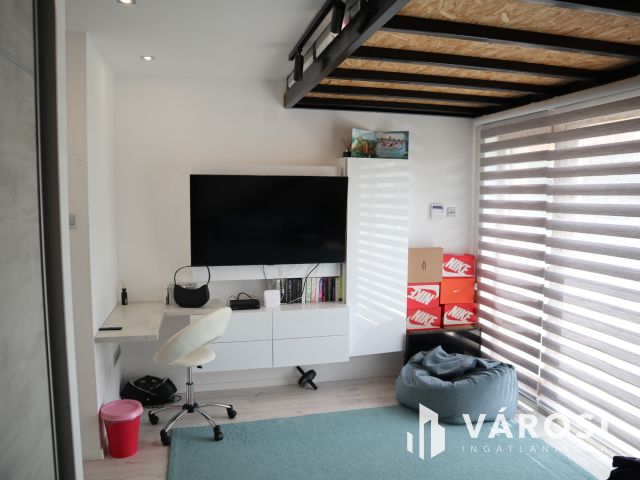 Újszeged csendes utcájában Exkluzív családi ház!