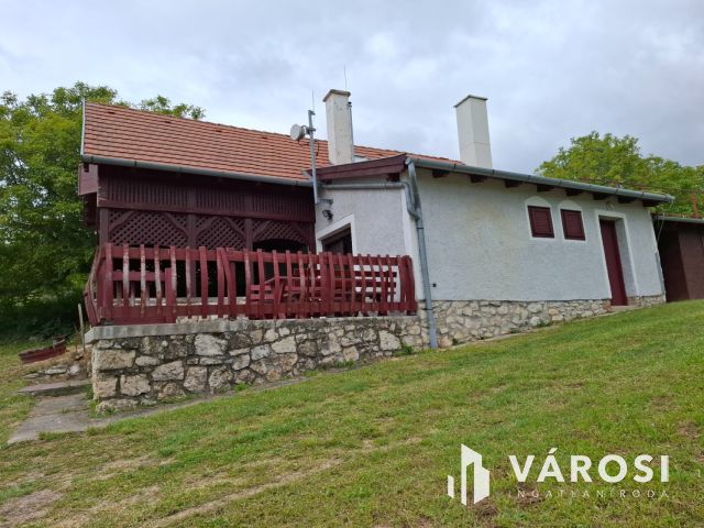 Saját rezsiköltségét megtermelő Balatoni panorámás nyaraló