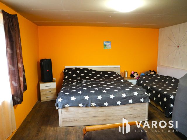 Répcelak 2generációs,(240m2) 7szobás központi,sok lehetőség!