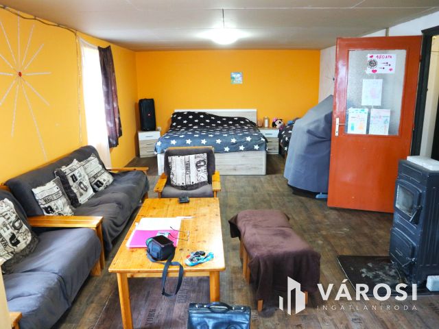 Répcelak 2generációs,(240m2) 7szobás központi,sok lehetőség!