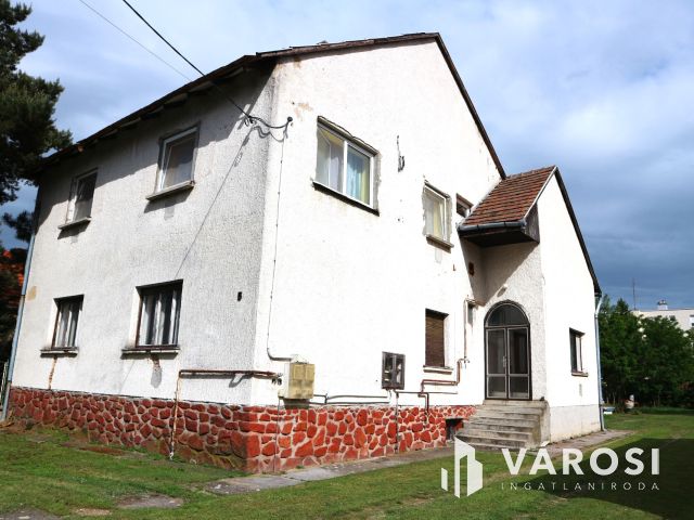 Répcelak 2generációs,(240m2) 7szobás központi,sok lehetőség!