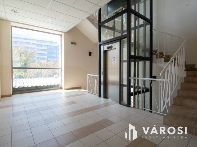 Felszerelt, berendezett, 21 m2-es fogászati rendelő Újbudán