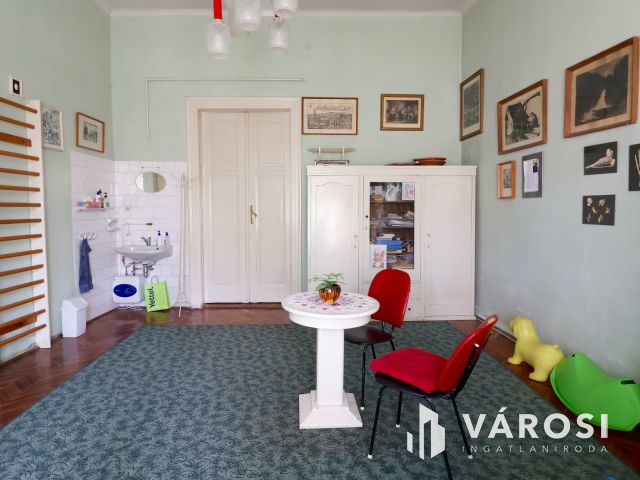 Patinás polgári ház a Kálvin tér közelében