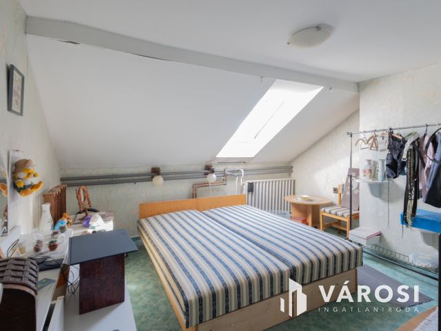 Nagy alapterületű, jó elhelyezkedésű ház az újváros elején