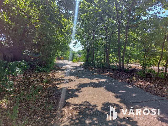 Ipari-logisztikai célokra alkalmas, 3498 m2-es telek, 15.ker