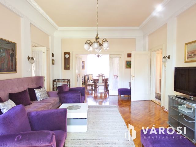 Kivételes hangulatú, belvárosi családi ház eladó