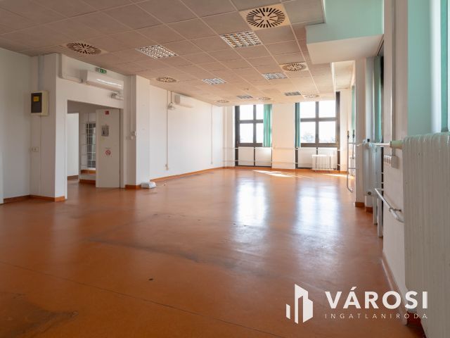 132 m2-es üzlet/bemutatóterem Csepel HÉV-állomástól 2 percre