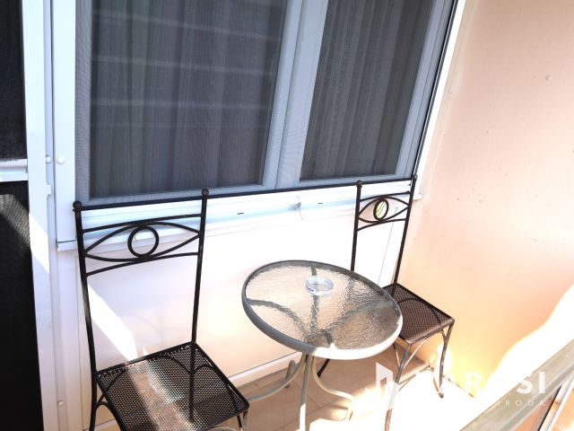 Panorámás felújított lakás az Aranyparton