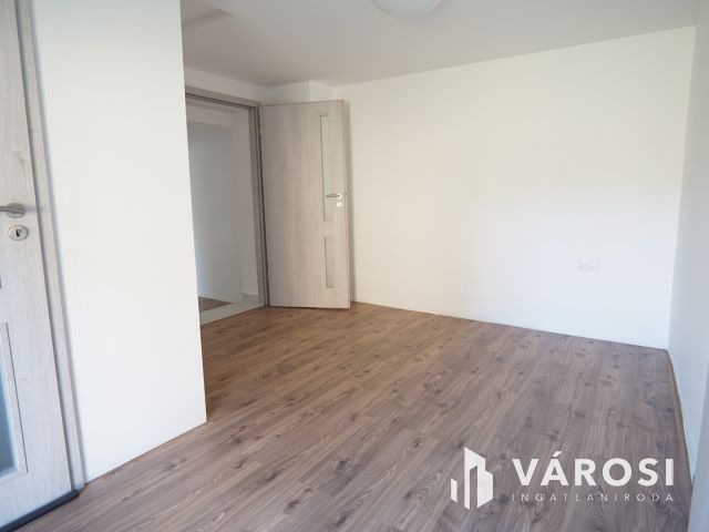 Miklósfán családi ház, szép nagy udvarral!