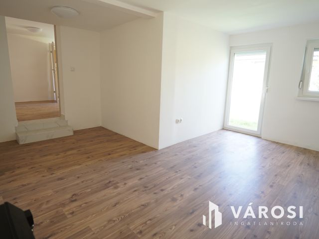 Miklósfán családi ház, szép nagy udvarral!