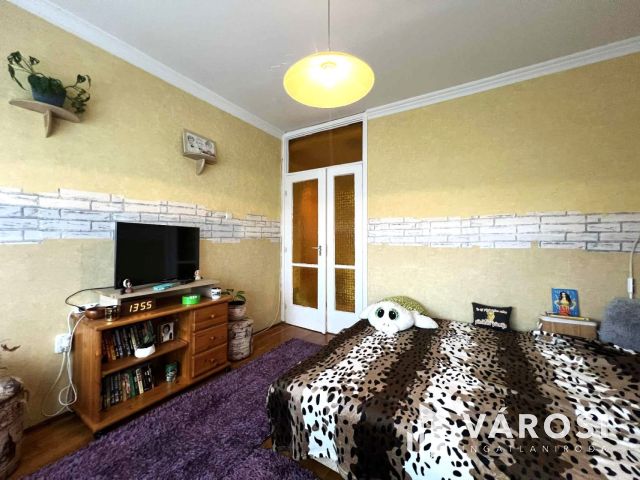 Belvárosi jó elrendezésű erkélyes lakás eladó