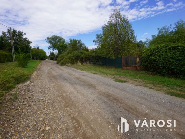 Hatalmas telek eladó Ecseren!