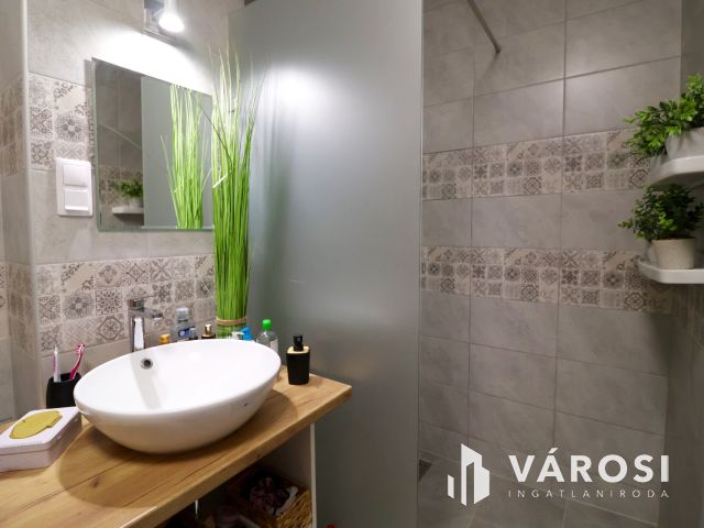 Felújított családi ház az Adyn