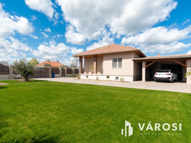 Exkluzív családi ház Tiszaföldvár szívében