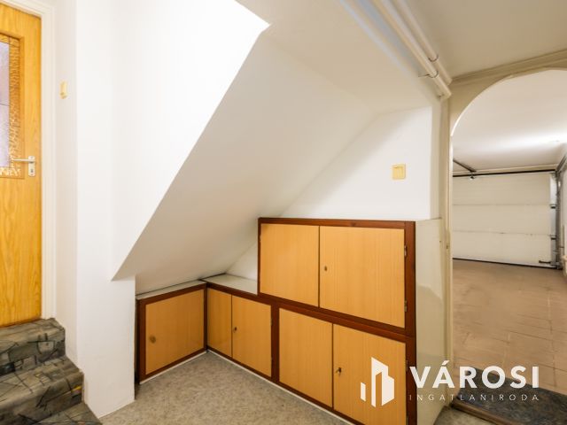 Tökéletes szerkezetű ház, tágas terekkel a Fürdőövezetben