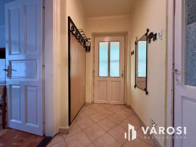 Kazinczy úton felújítandó családi ház eladó!