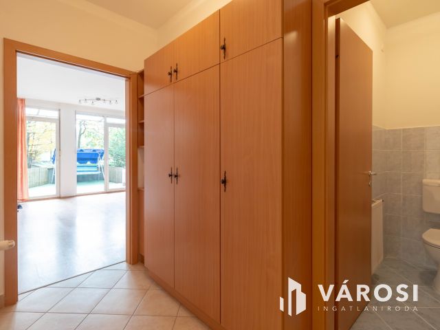 Teraszos, kiskertes 37 m2-es álomlakás eladó Pesterzsébeten